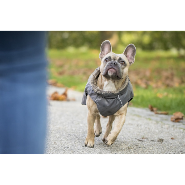 BLACKET Mantel mit Geschirr BLACKET Mantel mit Geschirr